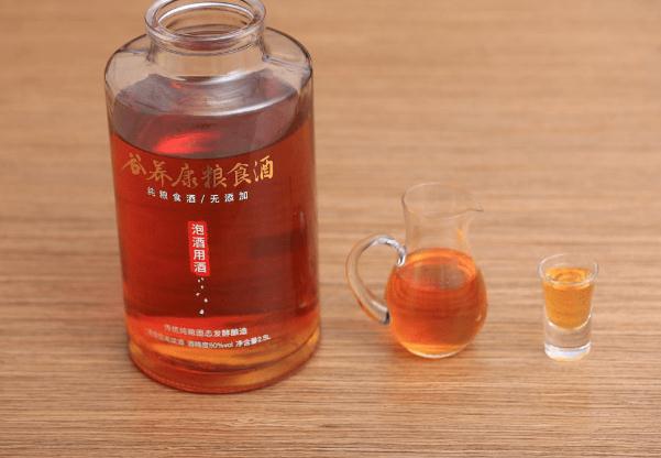 藏红花泡酒是什么颜色的照片